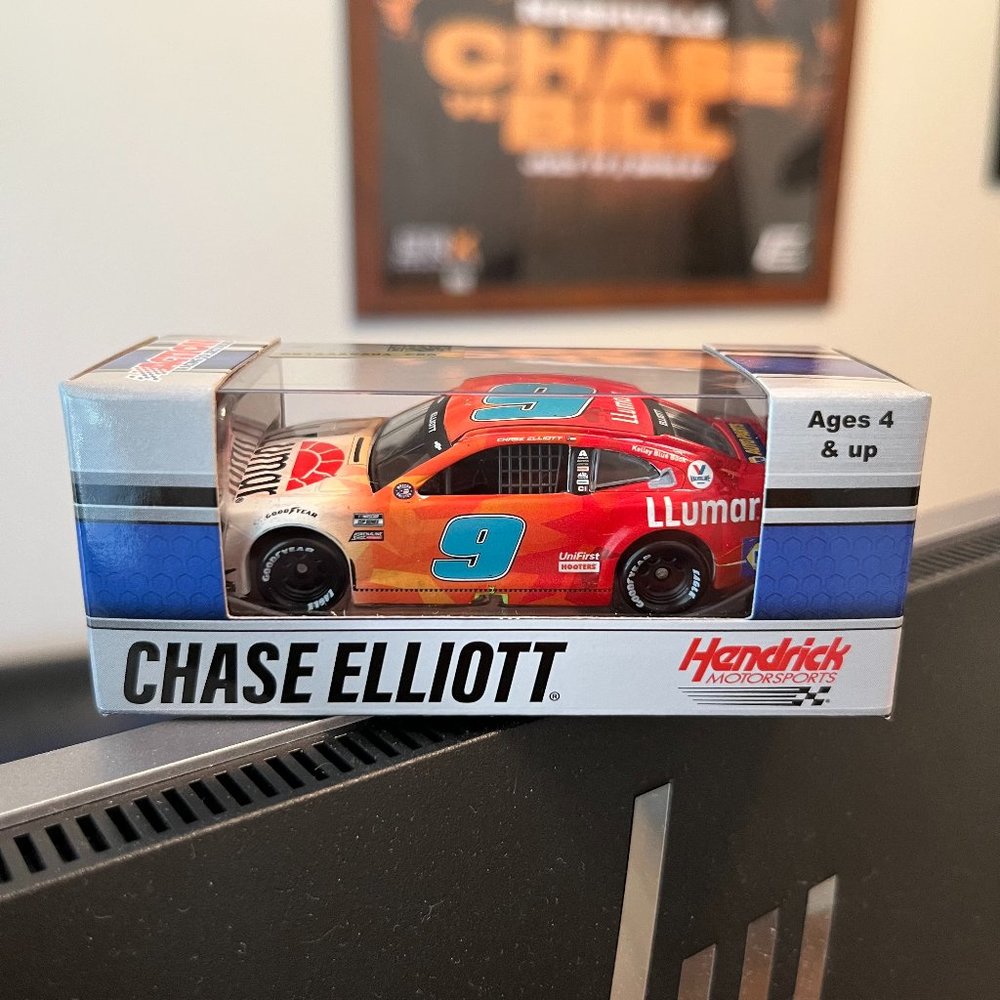 Chase Elliott 1:64 LLumar COTA Win 2021 Camaro Diecast